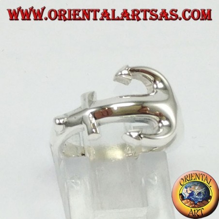 Anello d'argento, àncora di traverso sul dito