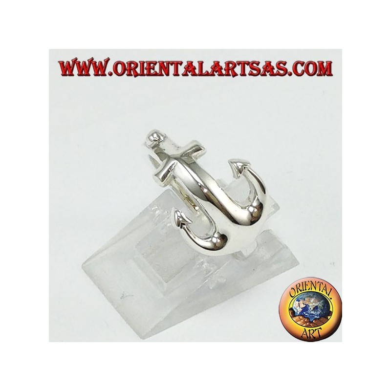 Anello d'argento, àncora di traverso sul dito