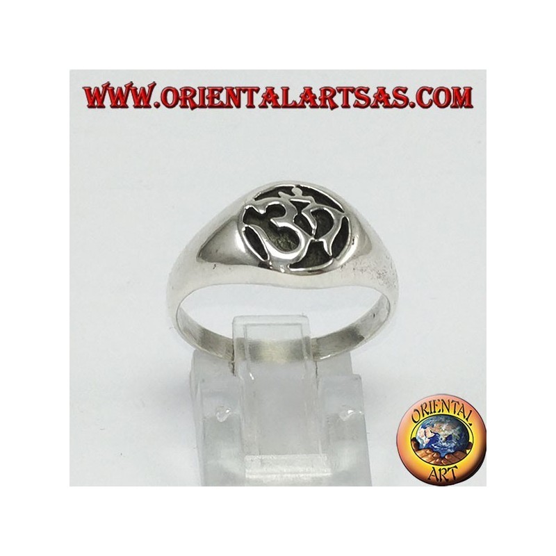 Anillo de plata, sílaba Oṃ la más sagrada tallada