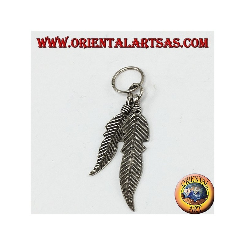 Pendentif en argent avec deux plumes de style amérindien