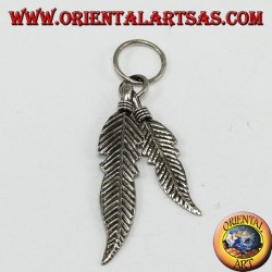 Colgante de plata con dos plumas de estilo nativo americano