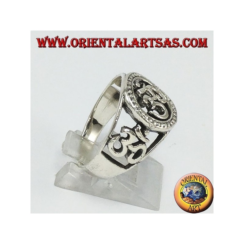 Bague en argent avec trois Oṃ Oṁ, une centrale et deux sur les côtés