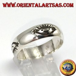 Anillo de plata, sonrisa tallada