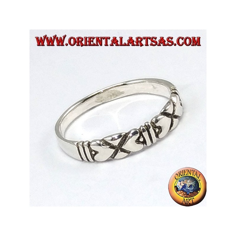 Anillo de plata, con corazones opuestos