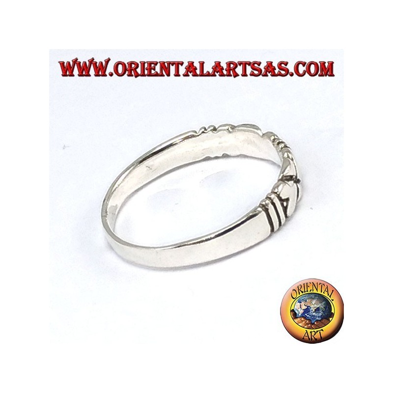 Anillo de plata, con corazones opuestos
