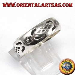 Bague en argent avec soleil sculpté à la main