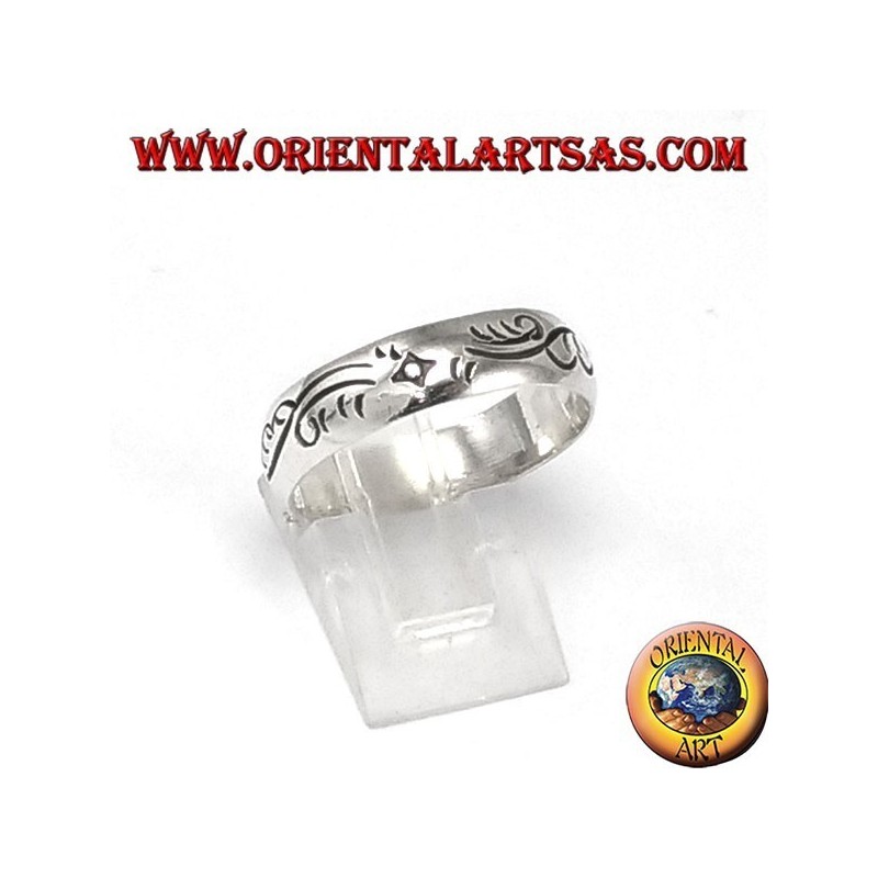 Anillo de plata con grabado