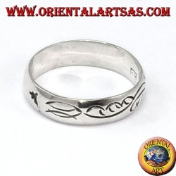 Bague en argent avec gravure