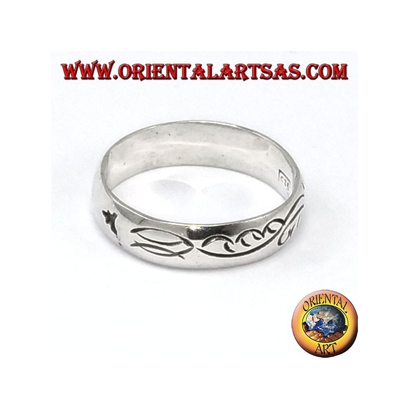Anello d'argento a fedina con incisioni