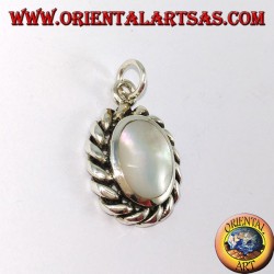 Silver pendant with oval mother of pearl and twisted edge