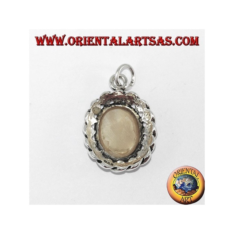 Silver pendant with oval mother of pearl and twisted edge