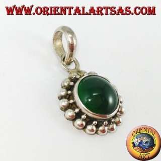 Colgante de plata con ágata verde redonda y borde con dos rondas de esferas