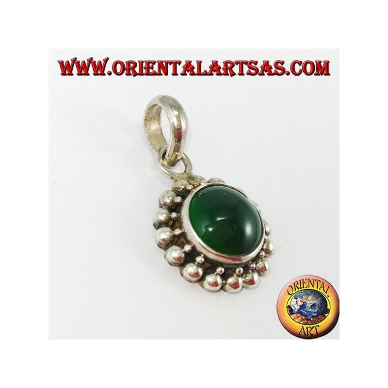 Ciondolo d'argento con agata verde tonda, e bordo con due giri di sfere 