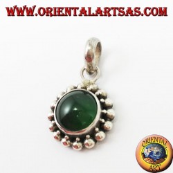 Colgante de plata con ágata verde redonda y borde con dos rondas de esferas