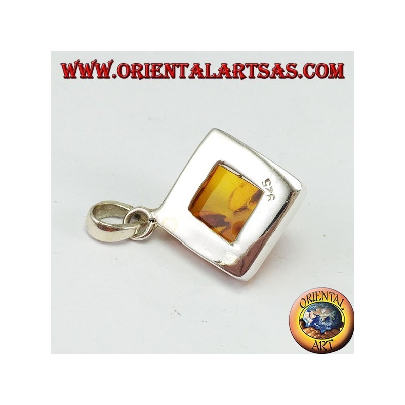 Pendentif en argent avec ambre carré monté en losange