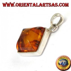 Pendentif en argent avec ambre carré monté en losange