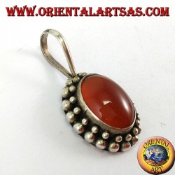 Silver pendant with oval carnelian, with the edge has two rounds of spheres