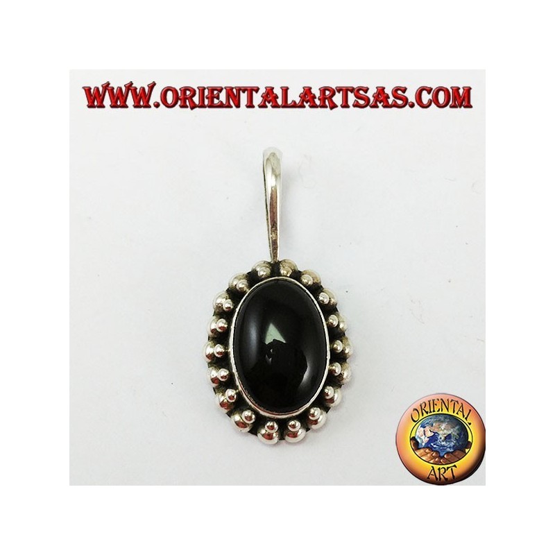 Silver pendant with oval onyx, with the edge has two rounds of spheres