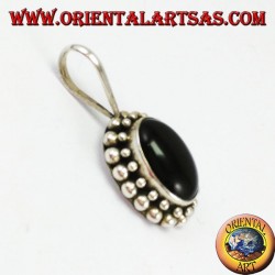Silber Anhänger mit ovalem Onyx, mit der Kante hat zwei Runden von Kugeln