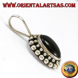 Silber Anhänger mit ovalem Onyx, mit der Kante hat zwei Runden von Kugeln