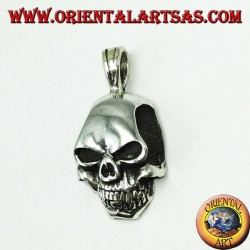 Silver pendant in the shape of a skull