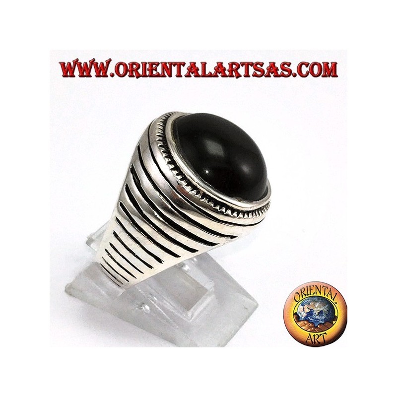 Anello in argento con onice tonda a semisfera