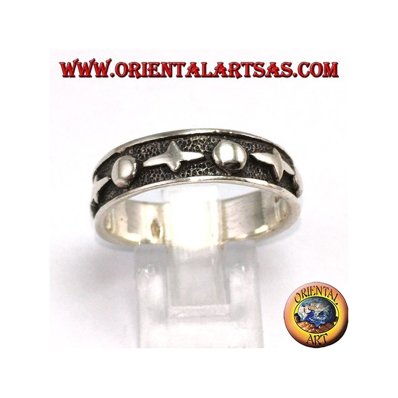 Anello a fascia in argento  lavorata, gotica