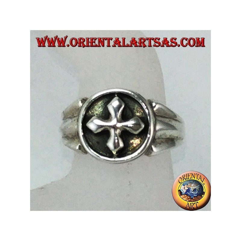 Bague en argent avec croix grecque
