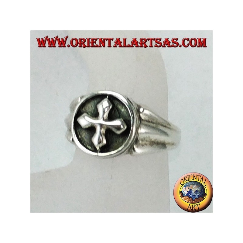 Bague en argent avec croix grecque