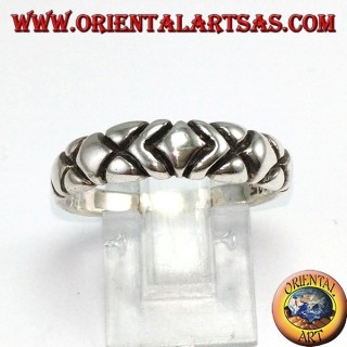 Anello fedina in argento, con cinque rombi intagliati