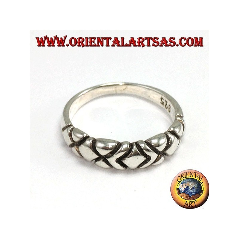 Bague en argent avec cinq diamants sculptés