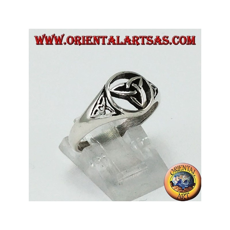 Bague en argent avec trois noeuds de Tyrone (noeud celtique)