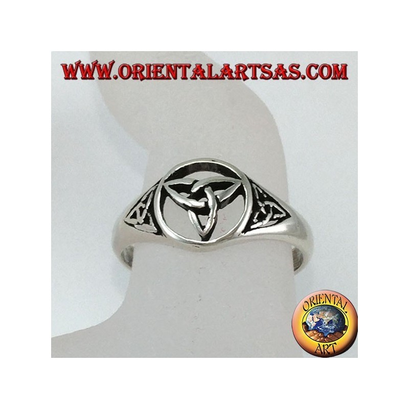 Anello in argento con tre nodi di Tyrone ( nodo celtico )