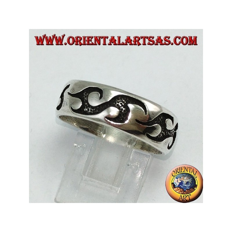 Anello a fedina in argento con incisioni tribali
