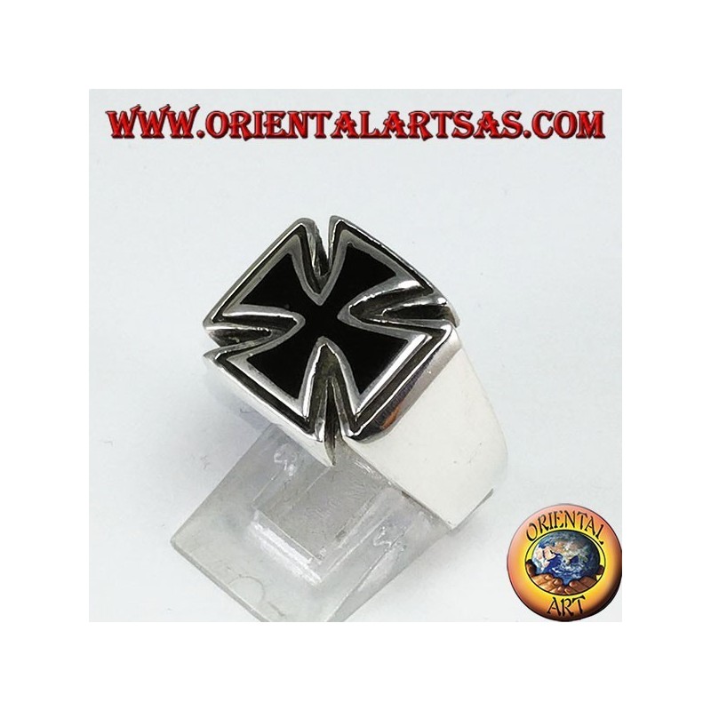 Anillo de plata con cruz de Malta y ónice sintético
