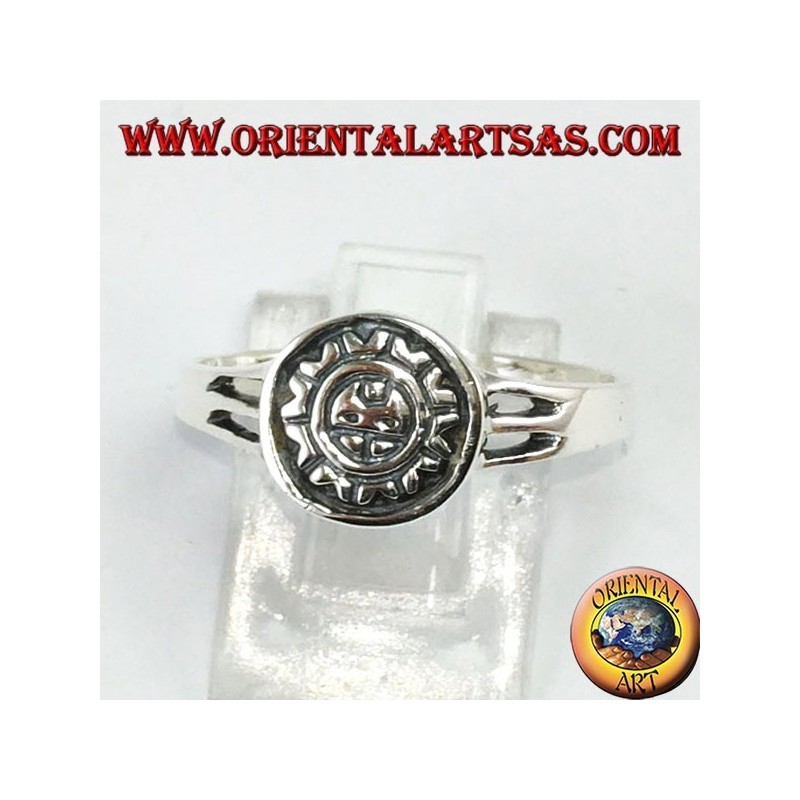 Bague en argent avec un soleil de Maya