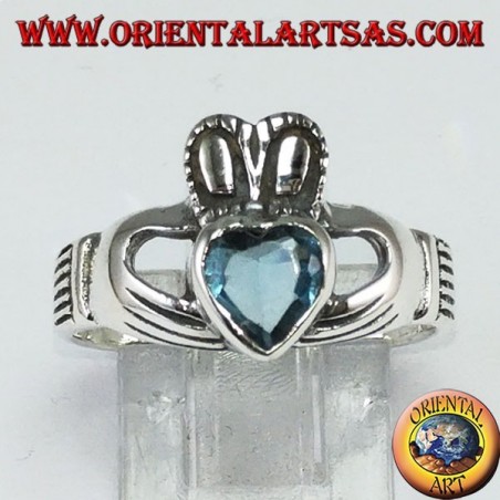 Anello Claddagh con topazio azzurro 