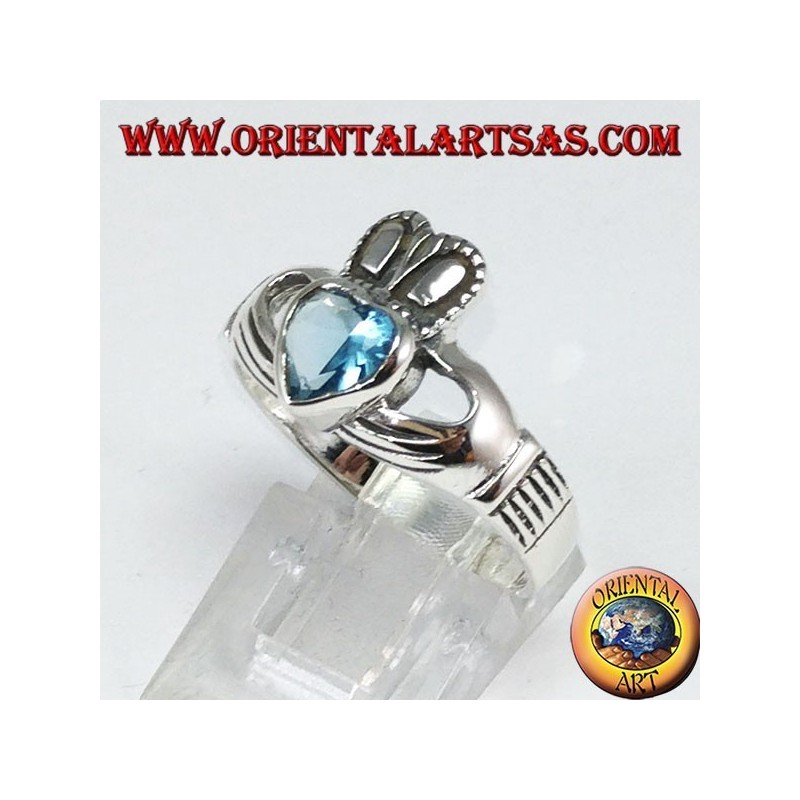 Claddagh Ring mit blauem Topas