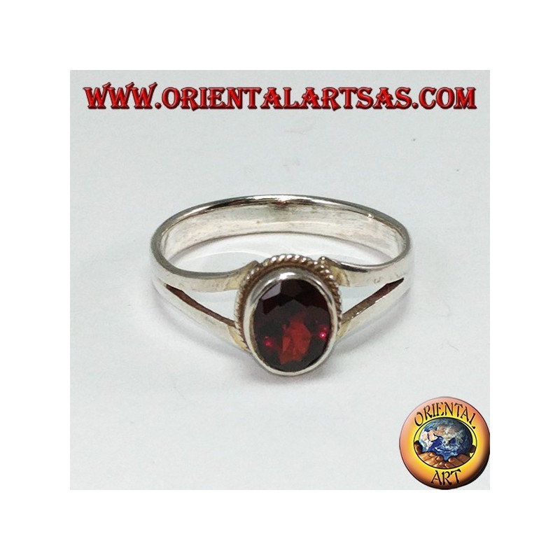 Anillo de plata con granate natural (pequeño)