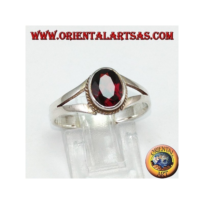 Anillo de plata con granate natural (pequeño)