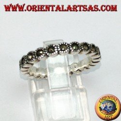 Silver band ring, with marcasite