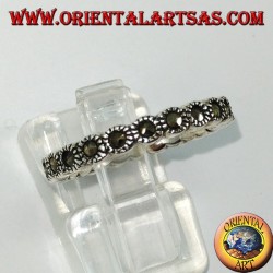 Silver band ring, with marcasite