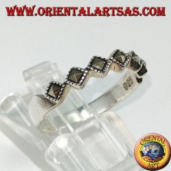 Anillo de plata con seis marcasitas cuadrados