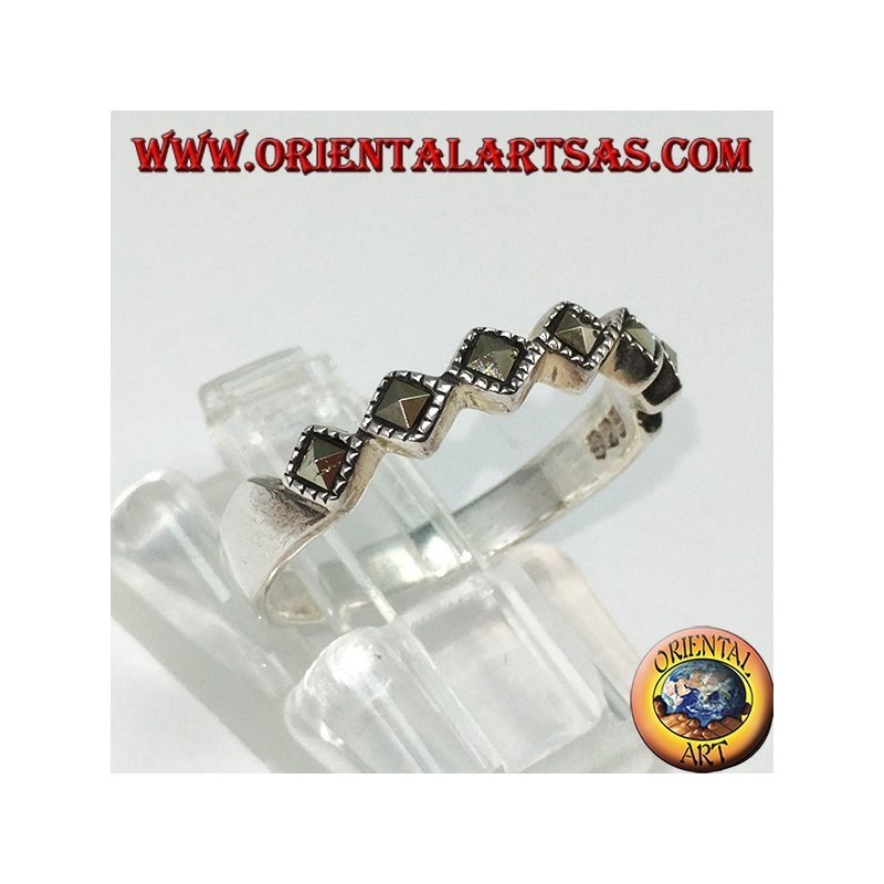 Anillo de plata con seis marcasitas cuadrados