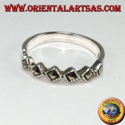 Anillo de plata con seis marcasitas cuadrados