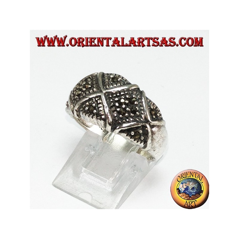 Anello in argento con marcasite fascia bombata divisa ad X