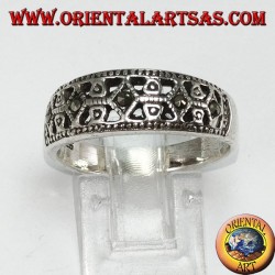 Silver band ring with marcasite in rhombuses
