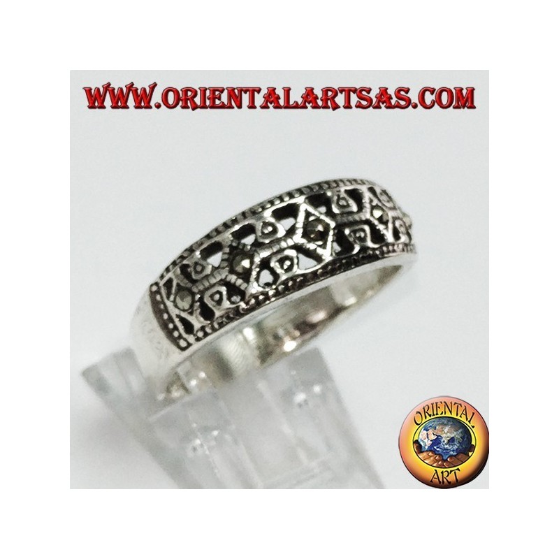 Silver band ring with marcasite in rhombuses