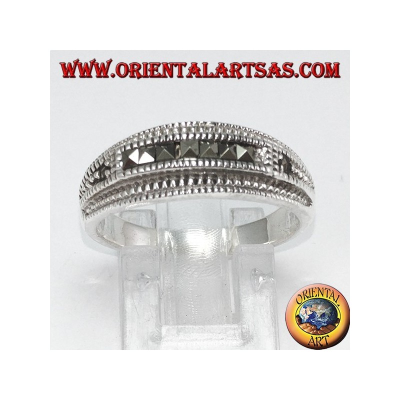 Anello in argento con sette marcasite quadrate centrali
