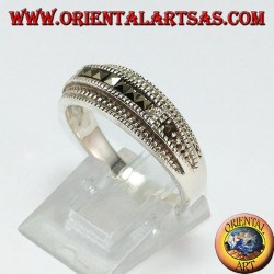 Bague en argent avec sept marcassites carrées (centrale)